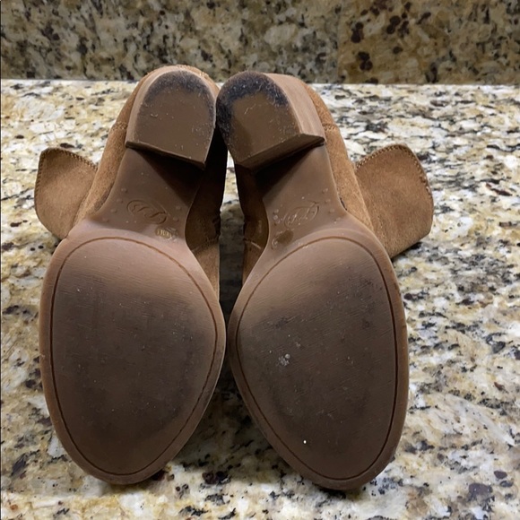 Boots - Picture 3 of 7